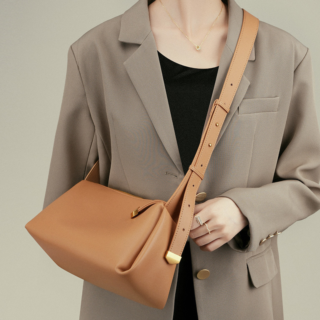 <tc>Elodie Baguette-Tasche aus weichem Leder</tc>