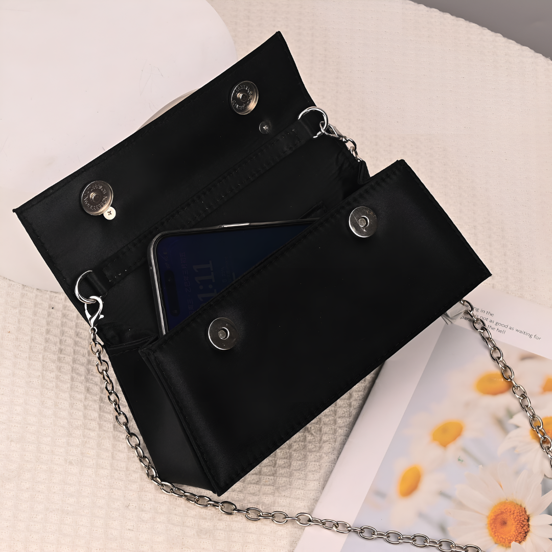 <tc>Liz Clutch mit geformtem Griff</tc>