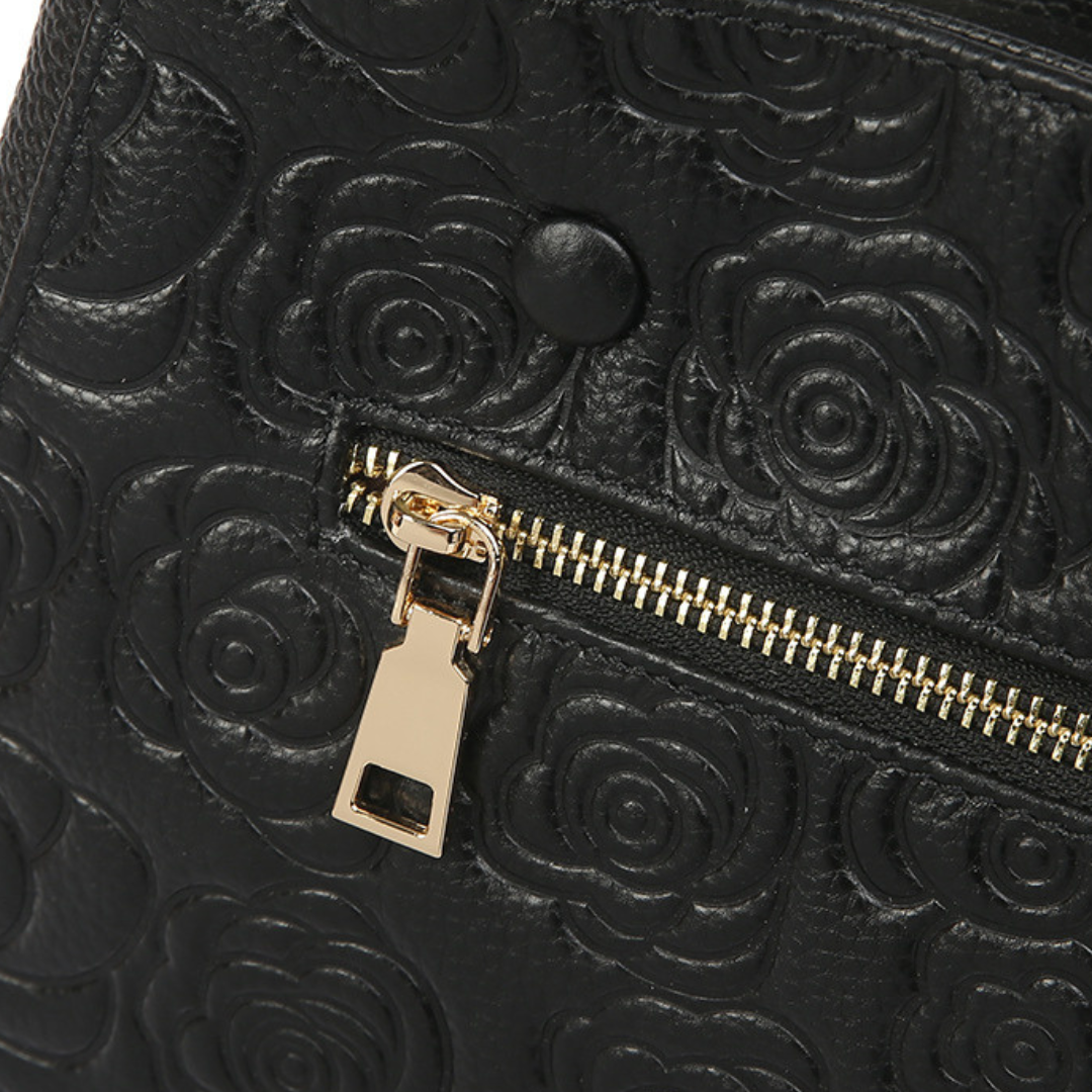 <tc>Stacy Handtasche mit Blumenprägung</tc>