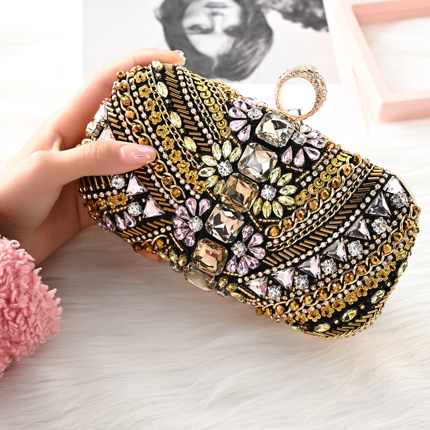 Cynthia Clutch Bag mit Perlenstickerei