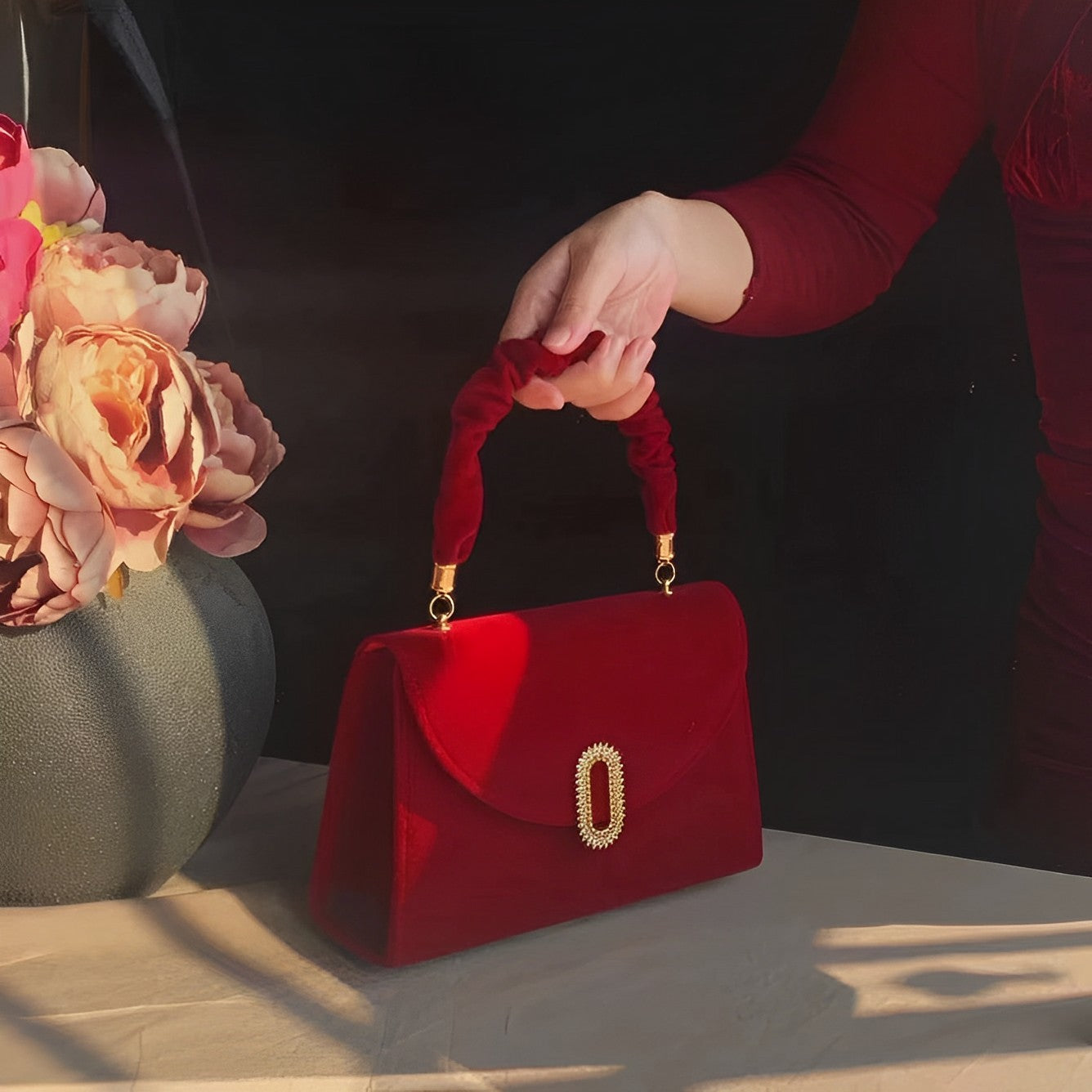 Priscilla Rote Samt-Handtasche